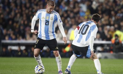 BUENOS AIRES, ARGENTINA - SEPTEMBER 04: Franco Mastantuono of Argentina controls the ball next to Lionel Messi during the South American FIFA World Cup 2026 Qualifier match between Argentina and Venezuela at Estadio Más Monumental Antonio Vespucio Liberti on September 04, 2025 in Buenos Aires, Argentina. (Photo by Marcos Brindicci/Getty Images)