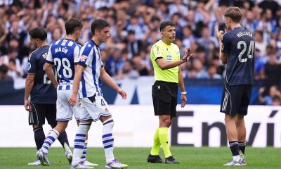 SAN SEBASTIAN, SPAIN - SEPTEMBER 13: Match referee Jesus Gil Manzano gestures towards Dean Huijsen of Real Madrid during the LaLiga EA Sports match between Real Sociedad and Real Madrid CF at Reale Arena on September 13, 2025 in San Sebastian, Spain. (Photo by Juan Manuel Serrano Arce/Getty Images)