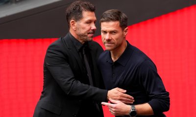 Diego Simeone with Real Madrid manager Xabi Alonso