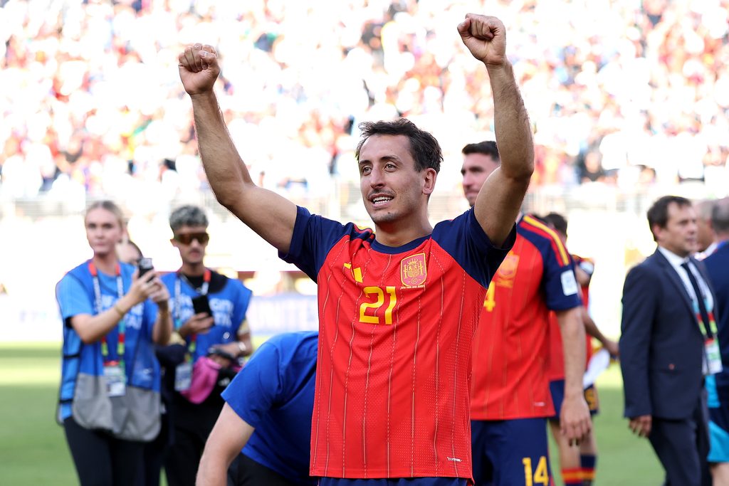 Mikel Oyarzabal, Spain and Real Sociedad player